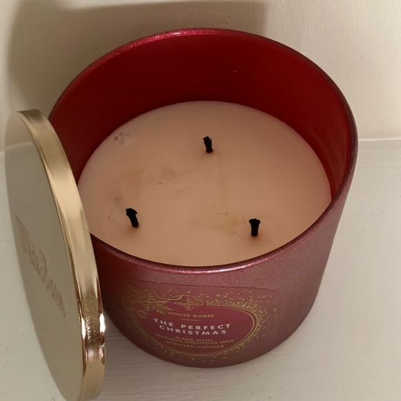 USED 🎄THE PERFECT CHRISTMAS 🎄 3- WICK CANDLE WHITE BARN/ BATH BODY WORKS - Picture 5 of 8